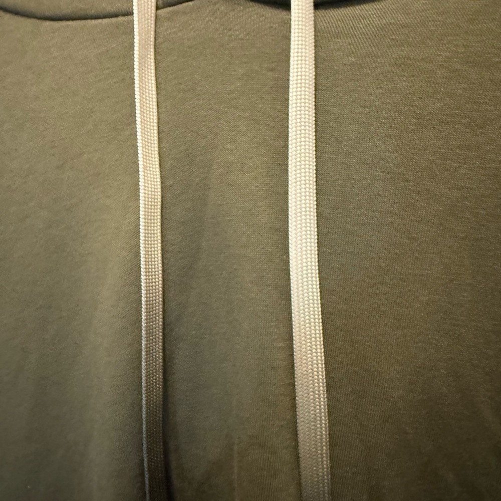 LIVI Olive  Short Sleeve Hooded French Terry top Size 26/28 - Picture 5 of 9